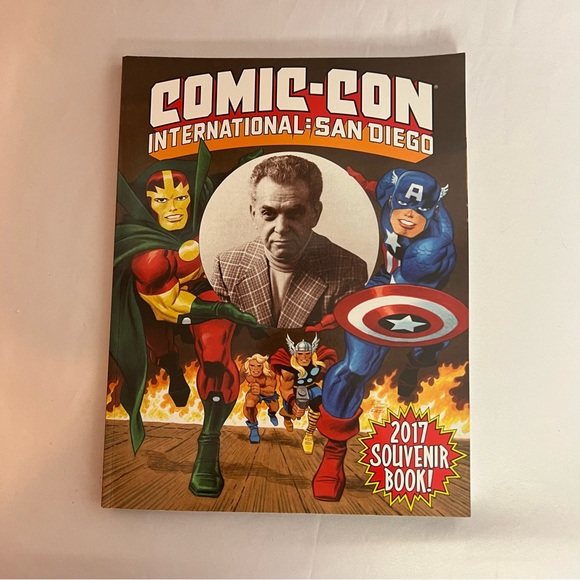 Comic-Con International: San Diego 2017 Souvenir Book - Picture 1 of 8